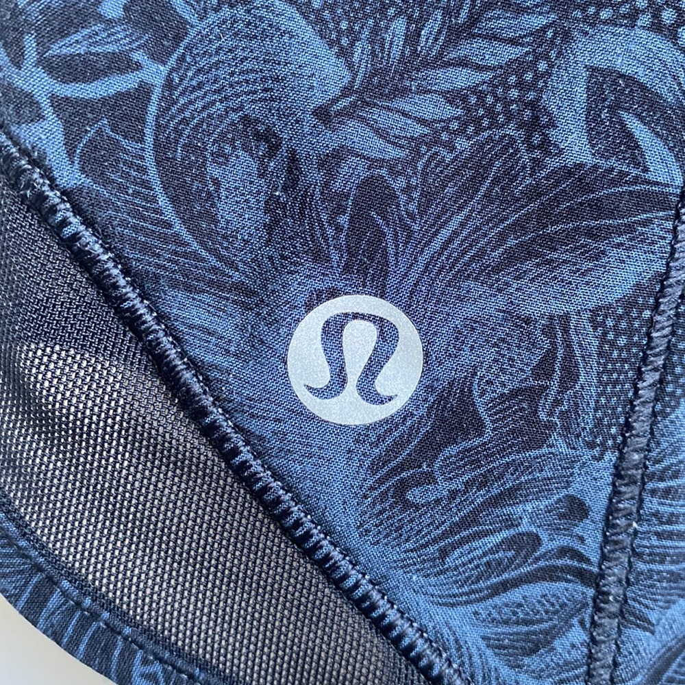 Lululemon Black Shorts With Pattern - image 6
